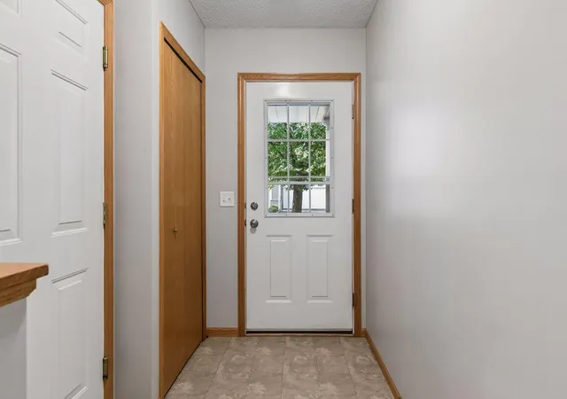 Photo 3 of Sale Pending at 2085 Saint Johns Ct, Saint Paul, MN 55129 | MLS# 7140124 | Listing updated on 2026-10-04