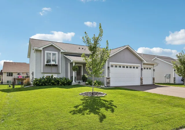 Photo 4 of Single family home for sale at 415 Eagle St NW, Isanti, MN 55040 | MLS# 7140141 | Listing updated on 2026-09-18