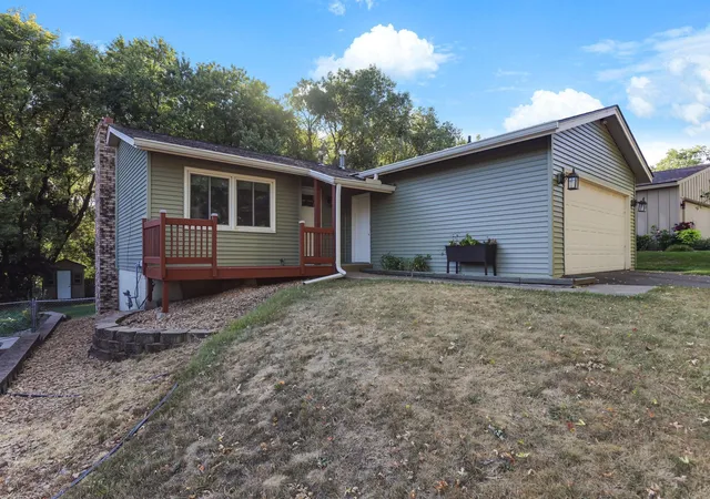 Photo 2 of Single family home for sale at 7064 Springhill Cir, Eden Prairie, MN 55346 | MLS# 7140144 | Listing updated on 2026-09-30