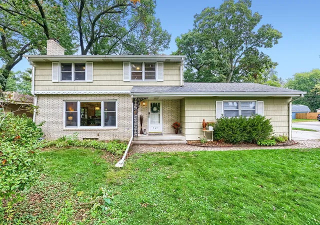 Photo 1 of Single family home for sale at 747 Grandview Ave W, Saint Paul, MN 55113 | MLS# 7140161 | Listing updated on 2026-10-05