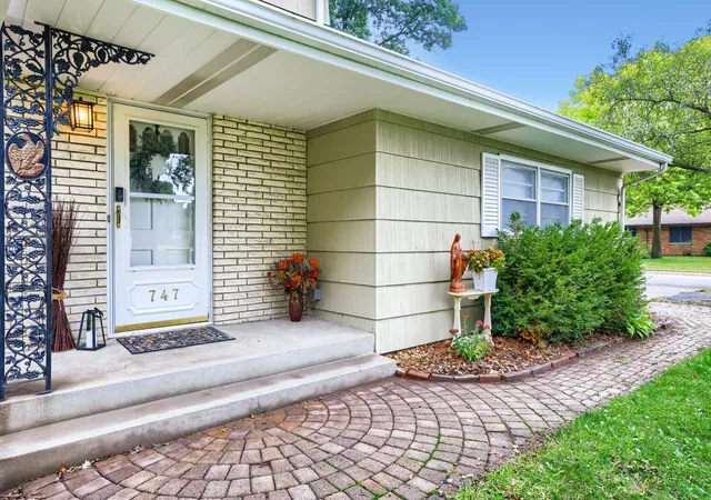 Photo 2 of Single family home for sale at 747 Grandview Ave W, Saint Paul, MN 55113 | MLS# 7140161 | Listing updated on 2026-10-05