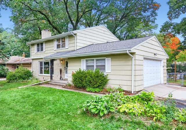 Photo 3 of Single family home for sale at 747 Grandview Ave W, Saint Paul, MN 55113 | MLS# 7140161 | Listing updated on 2026-10-05