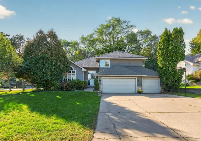 Photo 1 of Single family home for sale at 2883 Duluth St, Saint Paul, MN 55109 | MLS# 7140162 | Listing updated on 2026-10-08