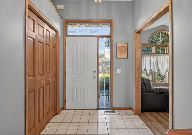 Photo 3 of Single family home for sale at 2883 Duluth St, Saint Paul, MN 55109 | MLS# 7140162 | Listing updated on 2026-10-08