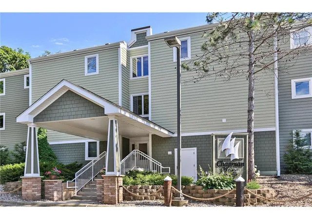 Condo for sale at 2670 Commerce Blvd #106, Mound, MN 55364 | MLS# 7140175
