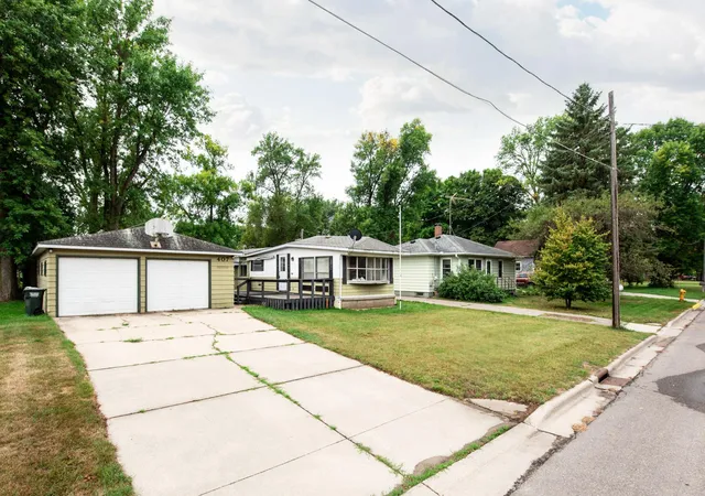Photo 2 of Sale Pending at 407 W Oak St, Osakis, MN 56360 | MLS# 7140184 | Listing updated on 2026-09-29