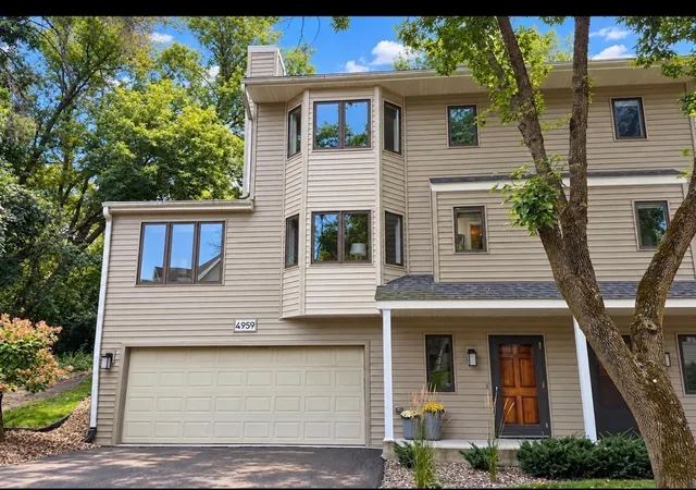 Photo 2 of Sale Pending at 4959 W End Ln, Minnetonka, MN 55345 | MLS# 7140185 | Listing updated on 2026-10-14