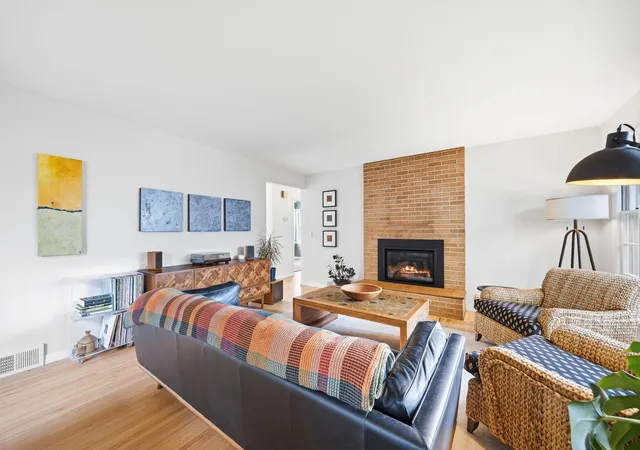 Photo 4 of Single family home for sale at 313 Vincent Ave N, Minneapolis, MN 55405 | MLS# 7140191 | Listing updated on 2026-09-21