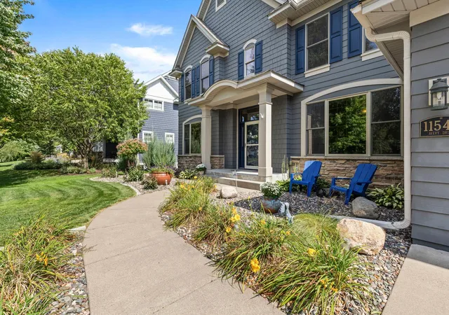 Photo 2 of Sale Pending at 11542 Avery Dr, Inver Grove Heights, MN 55077 | MLS# 7140206 | Listing updated on 2026-10-02