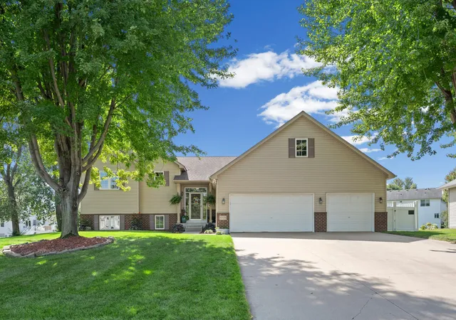 Photo 3 of Single family home for sale at 9508 204th Street W, Lakeville, MN 55044 | MLS# 7140218 | Listing updated on 2026-09-20