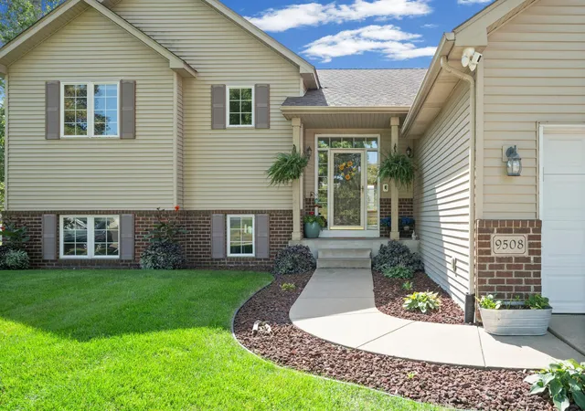 Photo 4 of Single family home for sale at 9508 204th Street W, Lakeville, MN 55044 | MLS# 7140218 | Listing updated on 2026-09-20