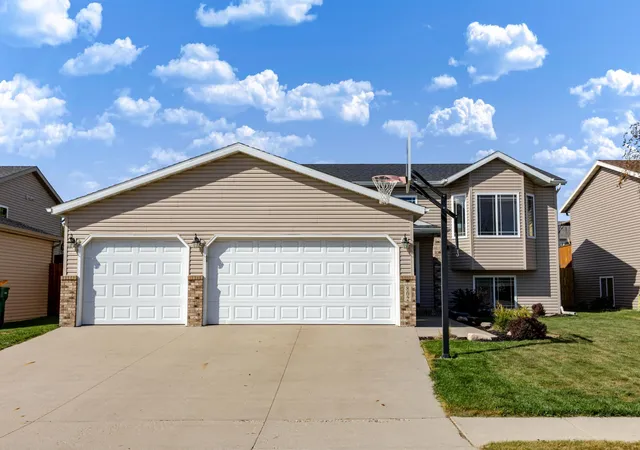 Photo 1 of Single family home for sale at 802 18th Avenue W, West Fargo, ND 58078 | MLS# 7140223 | Listing updated on 2026-10-03