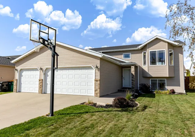 Photo 2 of Single family home for sale at 802 18th Avenue W, West Fargo, ND 58078 | MLS# 7140223 | Listing updated on 2026-10-03