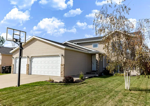 Photo 3 of Single family home for sale at 802 18th Avenue W, West Fargo, ND 58078 | MLS# 7140223 | Listing updated on 2026-10-03