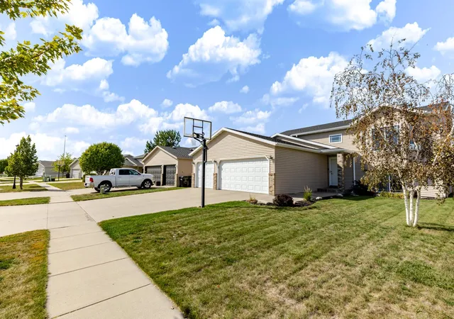 Photo 3 of Single family home for sale at 802 18th Avenue W, West Fargo, ND 58078 | MLS# 7140223 | Listing updated on 2026-10-03