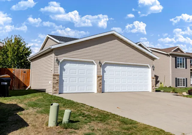 Photo 4 of Single family home for sale at 802 18th Avenue W, West Fargo, ND 58078 | MLS# 7140223 | Listing updated on 2026-10-03