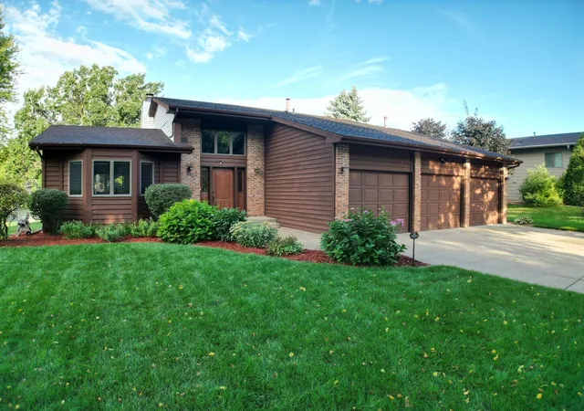 Photo 3 of Single family home for sale at 8301 Cooper Way, Inver Grove Heights, MN 55076 | MLS# 7140226 | Listing updated on 2026-10-05