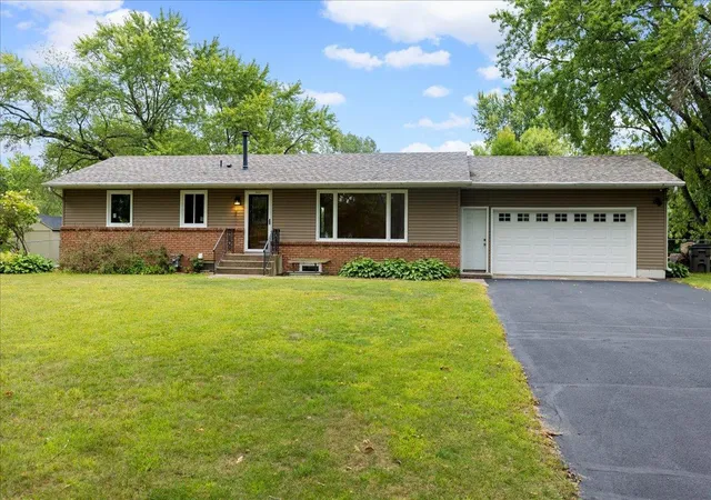 Photo 2 of Single family home for sale at 6101 Oak Cir, North Branch, MN 55056 | MLS# 7140227 | Listing updated on 2026-09-17