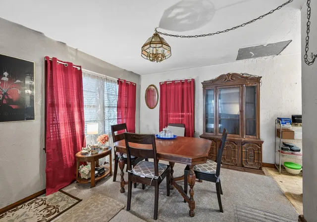 Photo 4 of House for sale at 813 Minnehaha Ave W, Saint Paul, MN 55104 | MLS# 7140228 | Listing updated on 2026-09-22