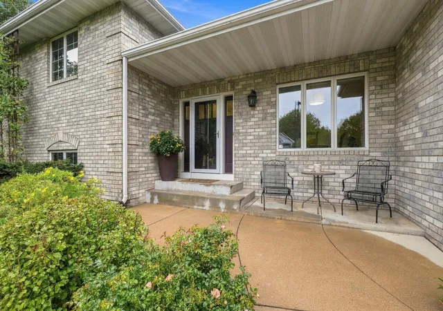 Photo 2 of Sale Pending at 2580 Brinkhaus St, Chaska, MN 55318 | MLS# 7140233 | Listing updated on 2026-09-22
