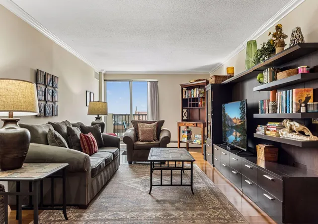 Photo 3 of Condo for sale at 2800 W 44th Street #603, Minneapolis, MN 55410 | MLS# 7140243 | Listing updated on 2026-09-30