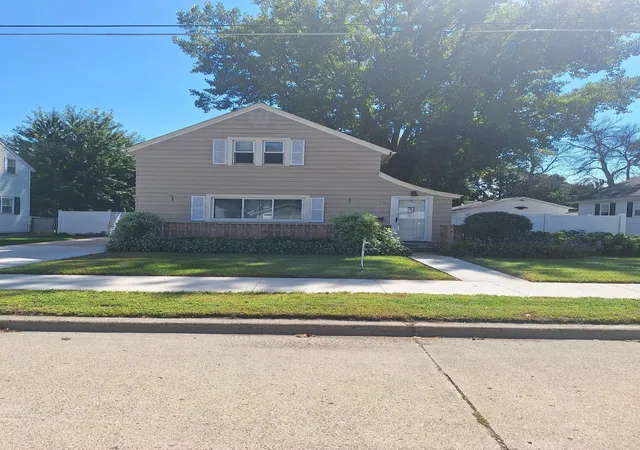 Photo 1 of Single family home for sale at 806 8th Avenue Se, Austin, MN 55912 | MLS# 7140249 | Listing updated on 2026-09-30