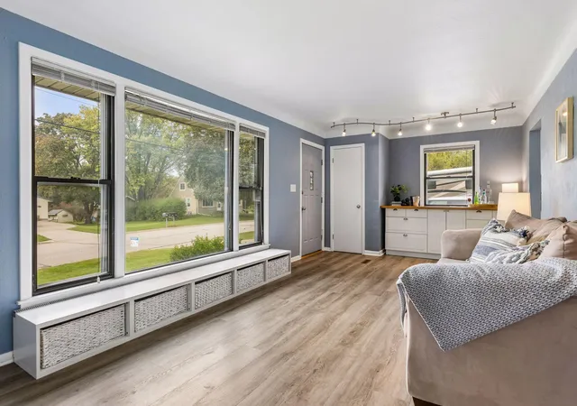 Photo 4 of Single family home for sale at 2128 Cohansey Blvd, Saint Paul, MN 55113 | MLS# 7140272 | Listing updated on 2026-10-02