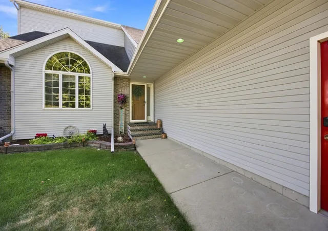 Photo 3 of Single family home for sale at 1975 29th Street Cir S, Moorhead, MN 56560 | MLS# 7140280 | Listing updated on 2026-09-18