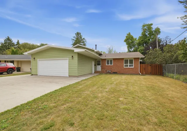 Photo 1 of Sale Pending at 2807 Edgewood Dr N, Fargo, ND 58102 | MLS# 7140299 | Listing updated on 2026-10-15