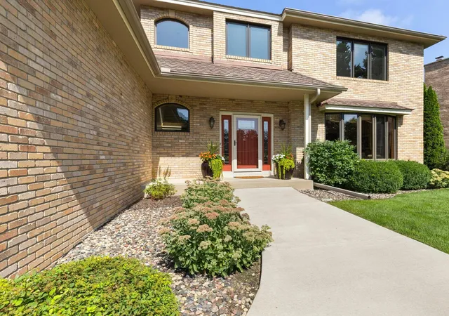 Photo 4 of Single family home for sale at 14178 Mccoy Ct, Eden Prairie, MN 55347 | MLS# 7140342 | Listing updated on 2026-09-20