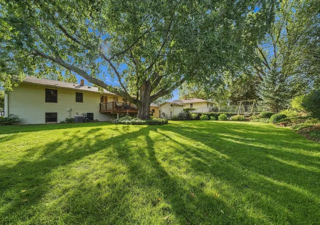 Photo 2 of Sale Pending at 2749 Hilltop Ct, Saint Paul, MN 55109 | MLS# 7140365 | Listing updated on 2026-09-28