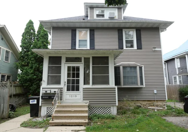 Photo 1 of Sale Pending at 1219 Center St W, Rochester, MN 55902 | MLS# 7140378 | Listing updated on 2026-09-21