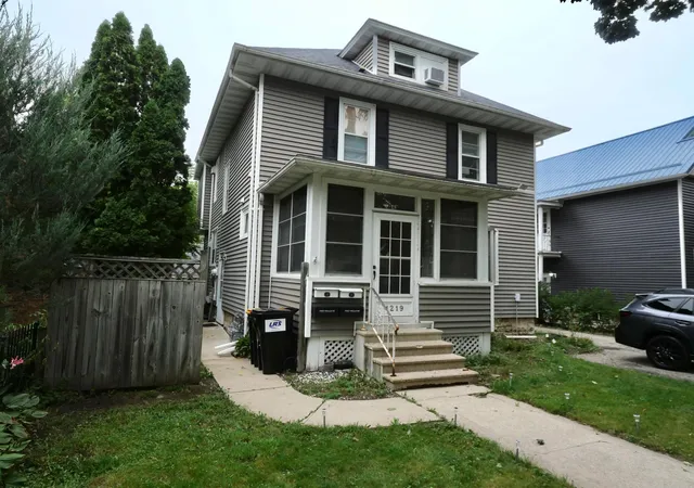 Photo 2 of Sale Pending at 1219 Center St W, Rochester, MN 55902 | MLS# 7140378 | Listing updated on 2026-09-21