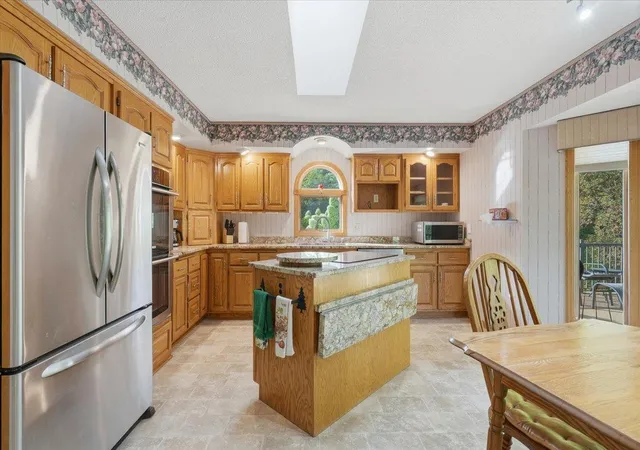 Photo 4 of Single family home for sale at 1579 Mary St N, Saint Paul, MN 55119 | MLS# 7140383 | Listing updated on 2026-09-17