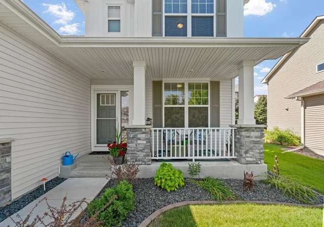 Photo 2 of Single family home for sale at 1986 Red Oak Path, Shakopee, MN 55379 | MLS# 7140397 | Listing updated on 2026-10-07