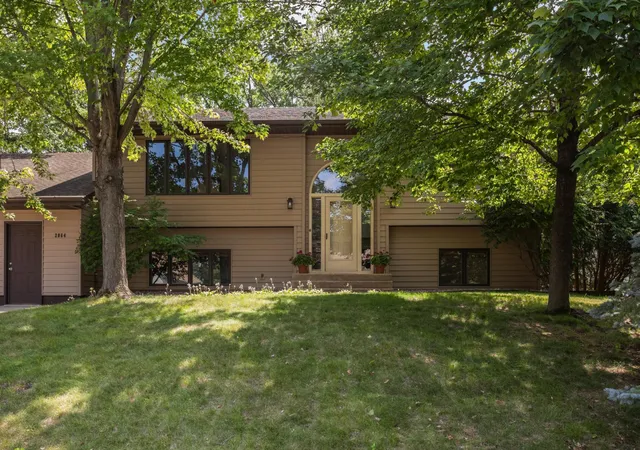 Photo 2 of Sale Pending at 2064 Pin Oak Dr, Saint Paul, MN 55122 | MLS# 7140418 | Listing updated on 2026-09-20
