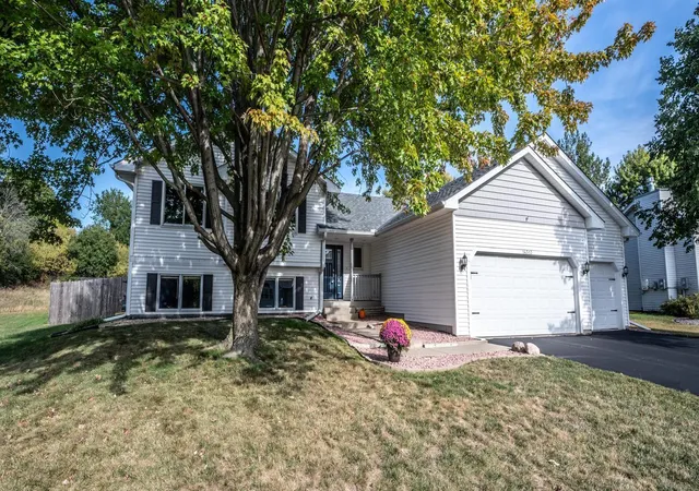 Photo 3 of Sale Pending at 14512 Holw Park Ct, Burnsville, MN 55306 | MLS# 7140476 | Listing updated on 2026-10-12