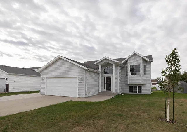 Photo 1 of Single family home for sale at 1017 Westport Pkwy, West Fargo, ND 58078 | MLS# 7140524 | Listing updated on 2026-09-19