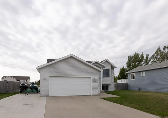 Photo 2 of Single family home for sale at 1017 Westport Pkwy, West Fargo, ND 58078 | MLS# 7140524 | Listing updated on 2026-09-19