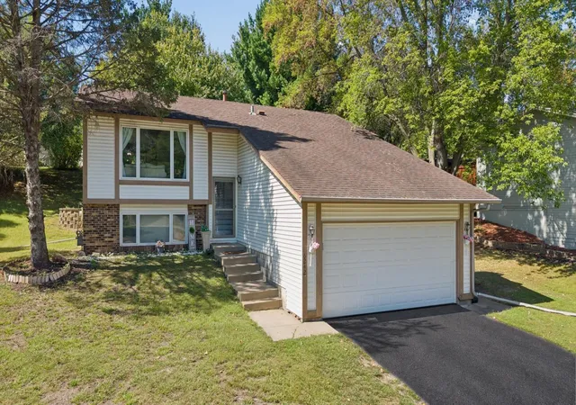Photo 1 of Single family home for sale at 6242 Whispering Oaks Dr, Eden Prairie, MN 55346 | MLS# 7140537 | Listing updated on 2026-10-06