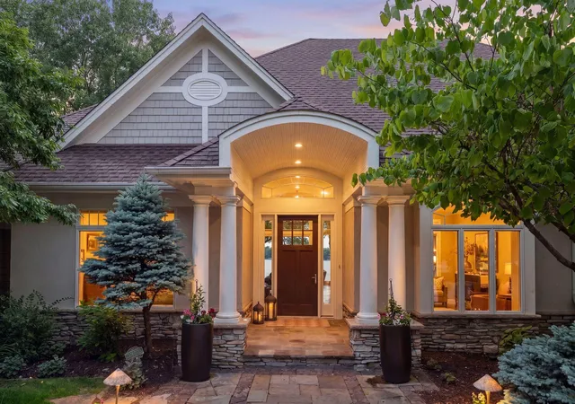 Photo 4 of Single family home for sale at 28028 Woodside Rd, Excelsior, MN 55331 | MLS# 7140543 | Listing updated on 2026-09-12