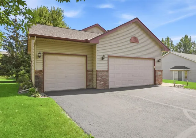 Photo 3 of Single family home for sale at 6007 Nathan Blvd, Rockford, MN 55373 | MLS# 7140566 | Listing updated on 2026-10-09
