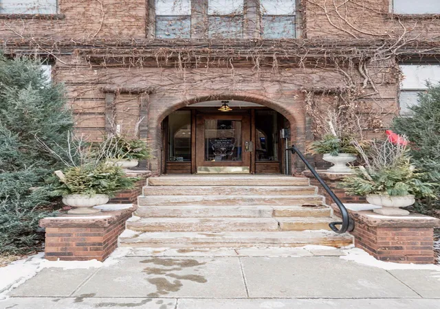 Listing Photo 2 - Condo for sale in building located at 1204 Harmon Pl, Minneapolis, MN 55403 - Unit #24