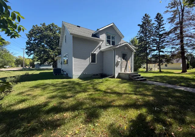 Photo 1 of Single family home for sale at 424 2nd Street Nw, Mahnomen, MN 56557 | MLS# 7140669 | Listing updated on 2026-09-21