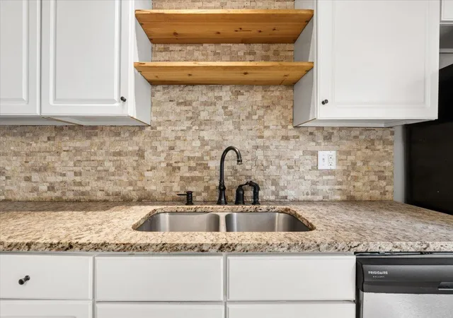 Photo 3 of House for sale at 2725 Dupont Ave S, Minneapolis, MN 55408 | MLS# 7140671 | Listing updated on 2026-09-13
