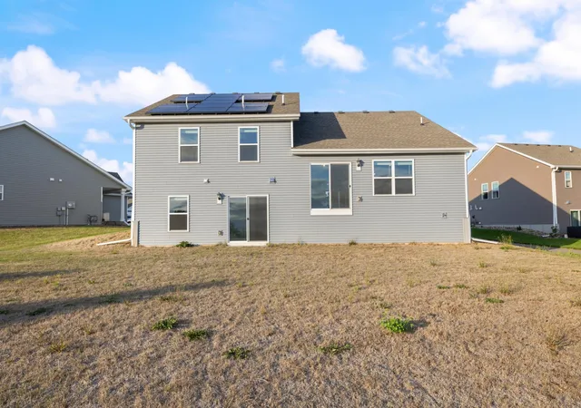 Photo 3 of Single family home for sale at 5124 Mustang Cir, Saint Paul, MN 55129 | MLS# 7140688 | Listing updated on 2026-10-05
