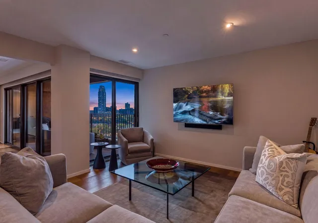 Listing Photo 5 - Condo for sale in building located at 100 2Nd St Se, Minneapolis, MN 55414 - Unit #1102