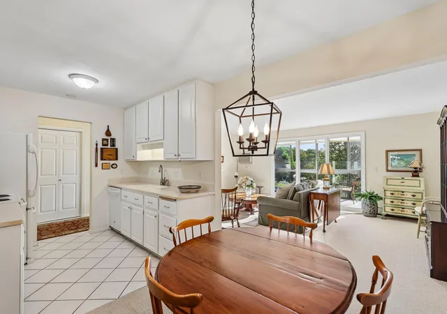 Photo 4 of Condo for sale at 4370 Brookside Ct #320, Minneapolis, MN 55436 | MLS# 7140695 | Listing updated on 2026-09-19