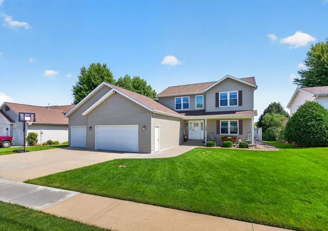 Photo 1 of Single family home for sale at 1008 Golfers Ct Se, Rochester, MN 55904 | MLS# 7140718 | Listing updated on 2026-09-12