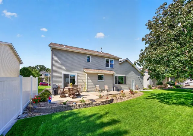 Photo 4 of Single family home for sale at 1008 Golfers Ct SE, Rochester, MN 55904 | MLS# 7140718 | Listing updated on 2026-09-12